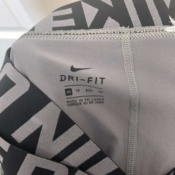 Nike Pro - Athletic Leggings - Grey / Black - XS - Picture 13 of 13